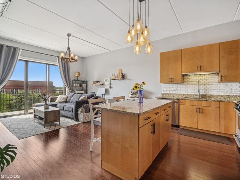 2 Beds 2 Baths