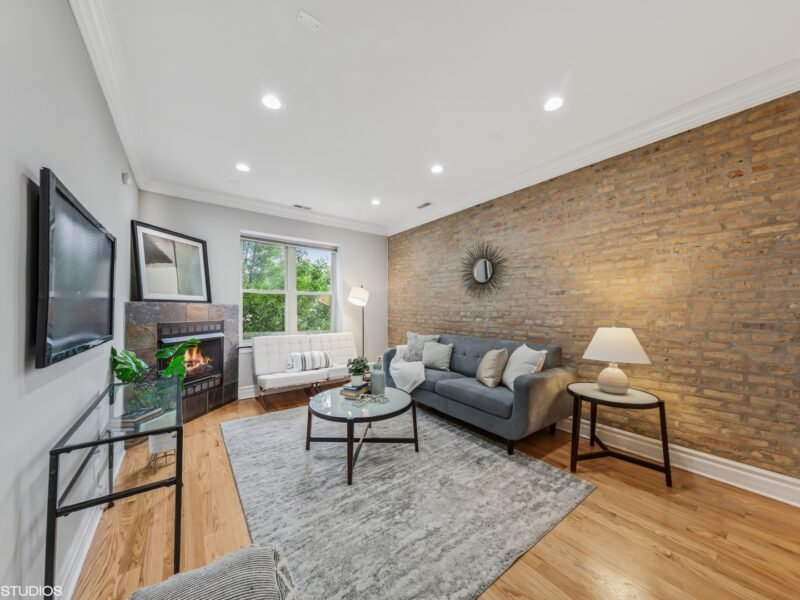 2 Beds 1 Baths