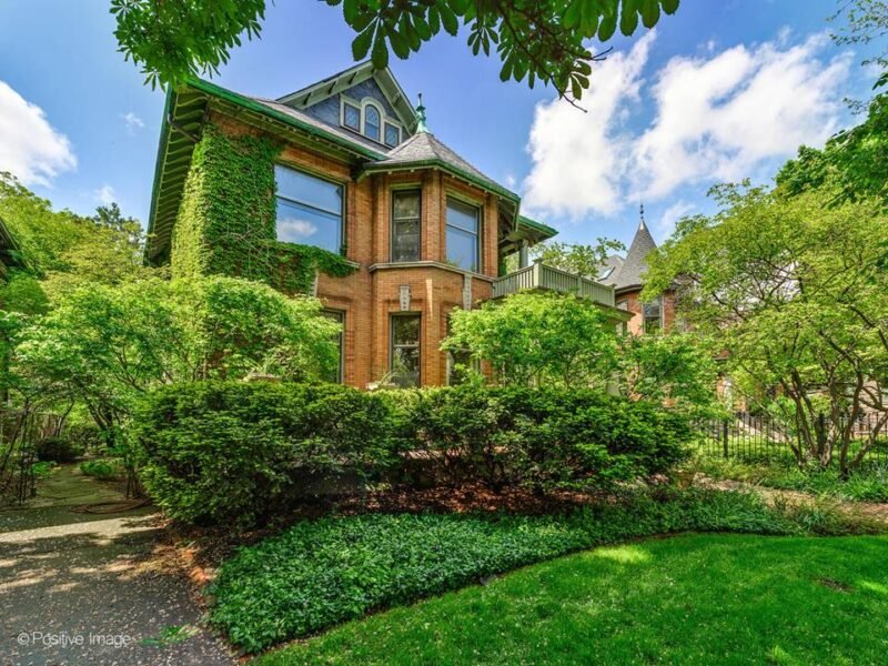 5 Beds 4 Baths
