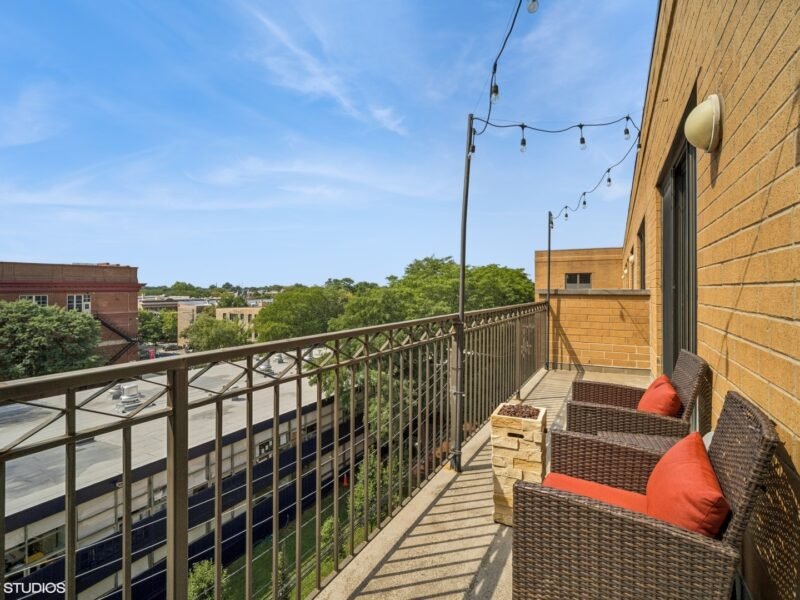 2 Beds 2 Baths