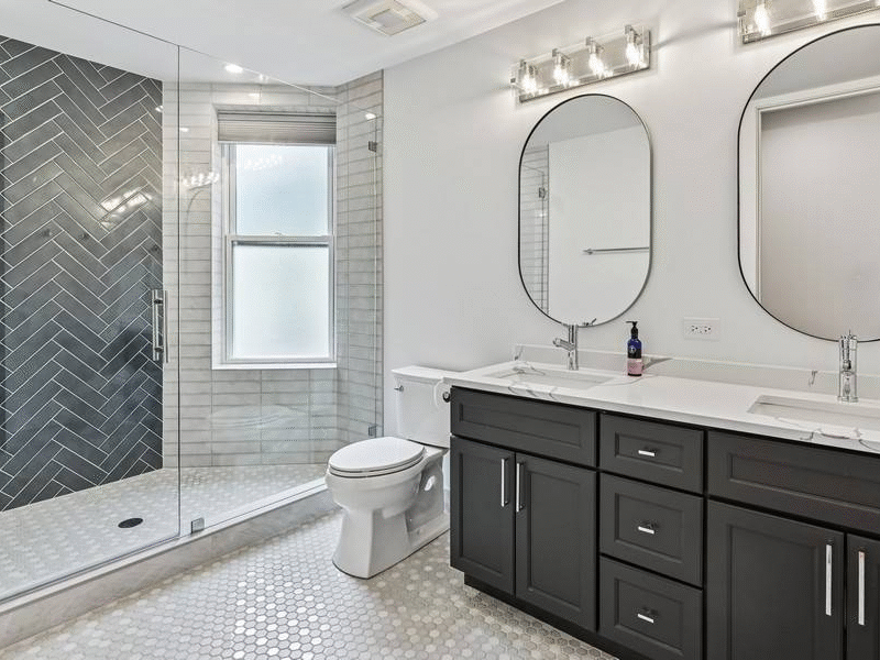 4 Beds 4 / 1 Baths