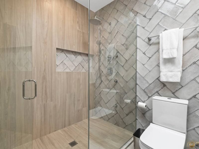 3 Beds 3 / 1 Baths