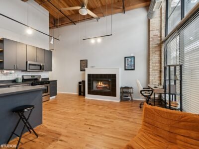 1 Beds 1 Baths