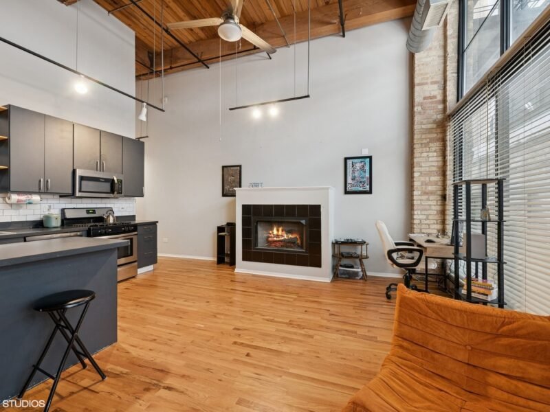 1 Beds 1 Baths