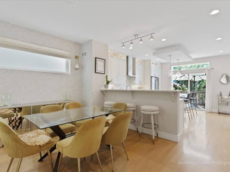 3 Beds 3 / 1 Baths