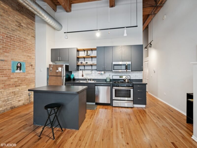 1 Beds 1 Baths