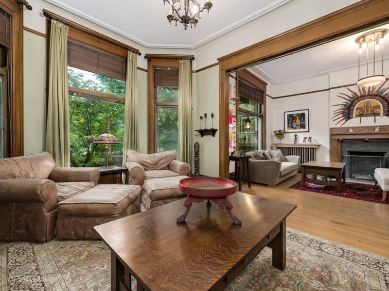 5 Beds 4 Baths