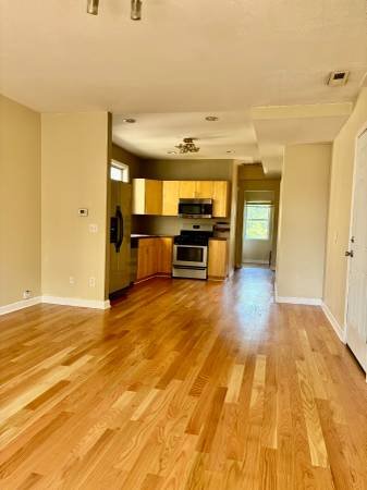 Sunny/affordable 2bd
