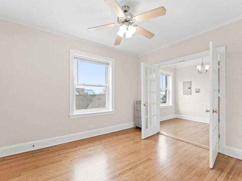 2 Beds 1 Baths