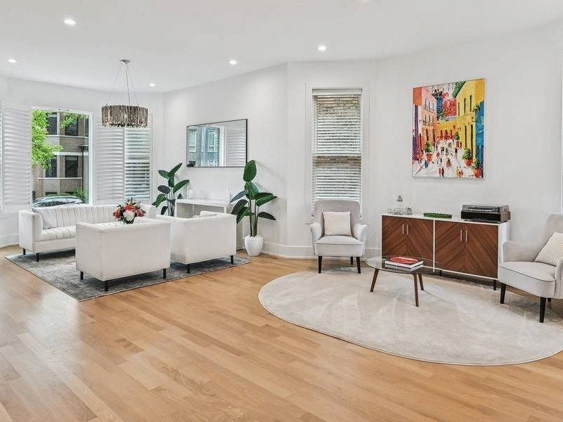 4 Beds 4 / 1 Baths