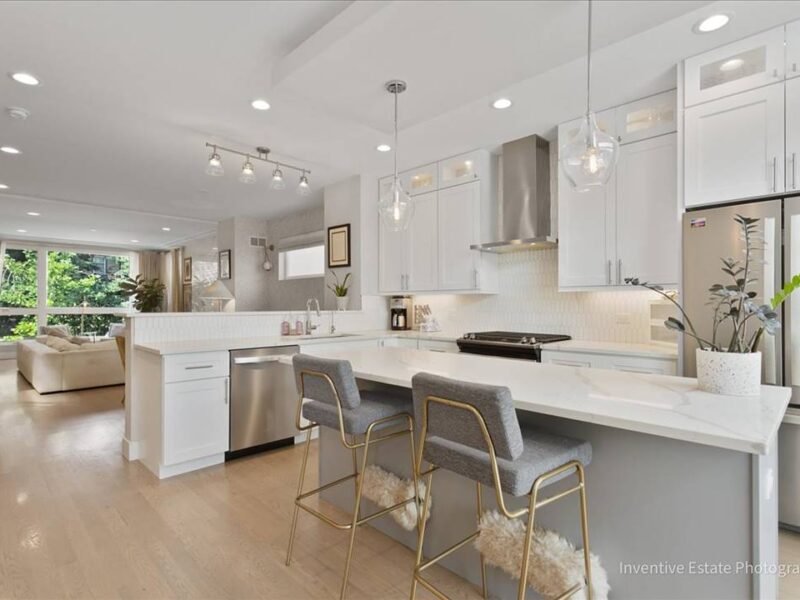 3 Beds 3 / 1 Baths