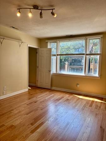 Sunny/affordable 2bd