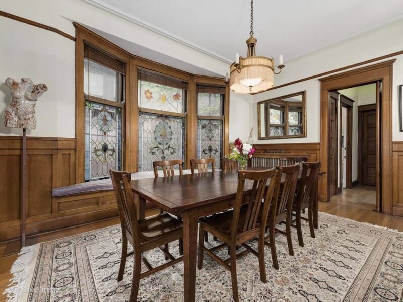 5 Beds 4 Baths