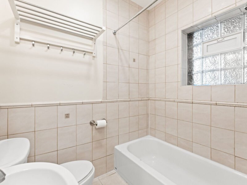 2 Beds 1 Baths