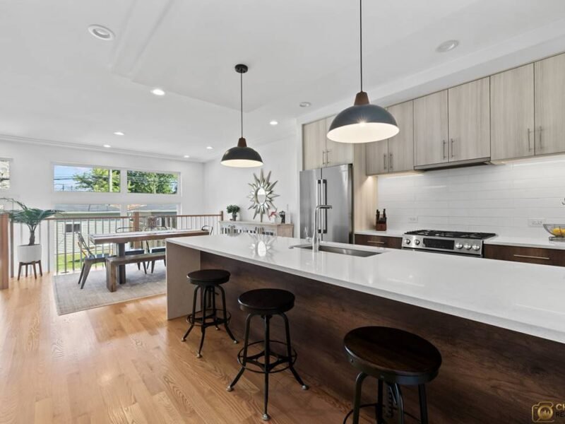 3 Beds 3 / 1 Baths