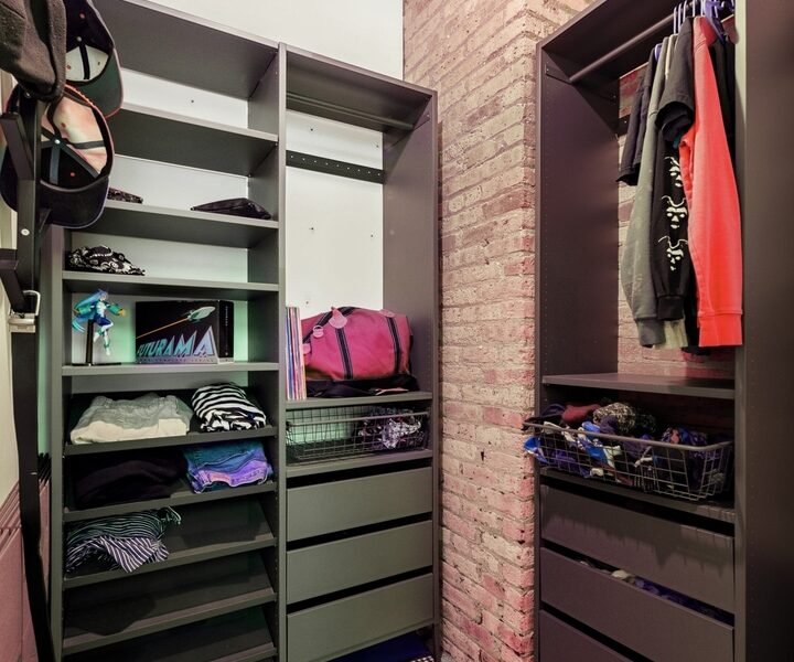 1 Beds 1 Baths