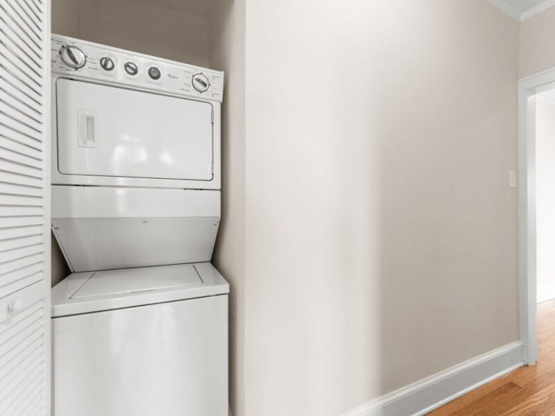 2 Beds 1 Baths