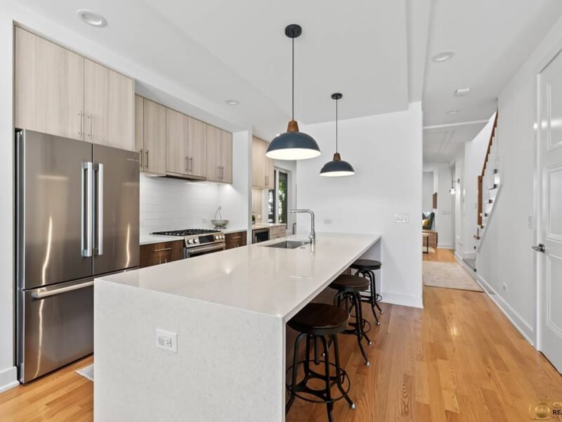 3 Beds 3 / 1 Baths