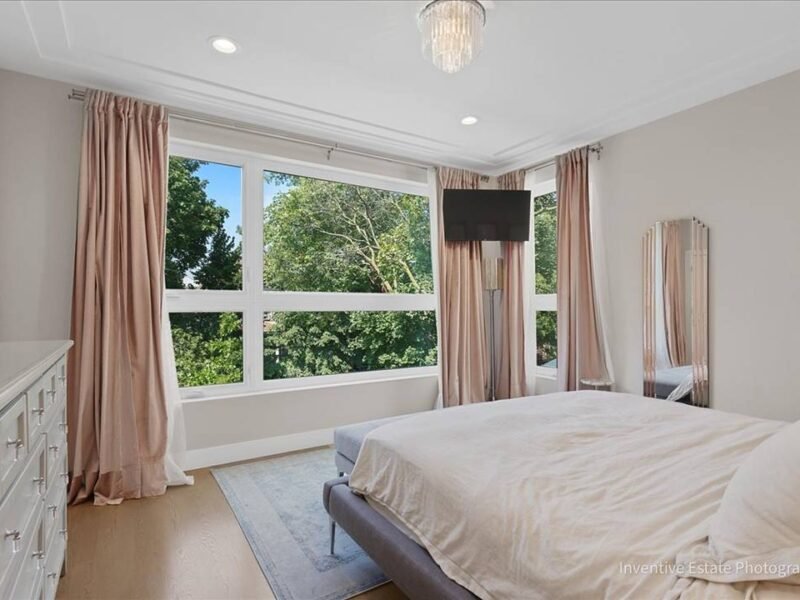 3 Beds 3 / 1 Baths