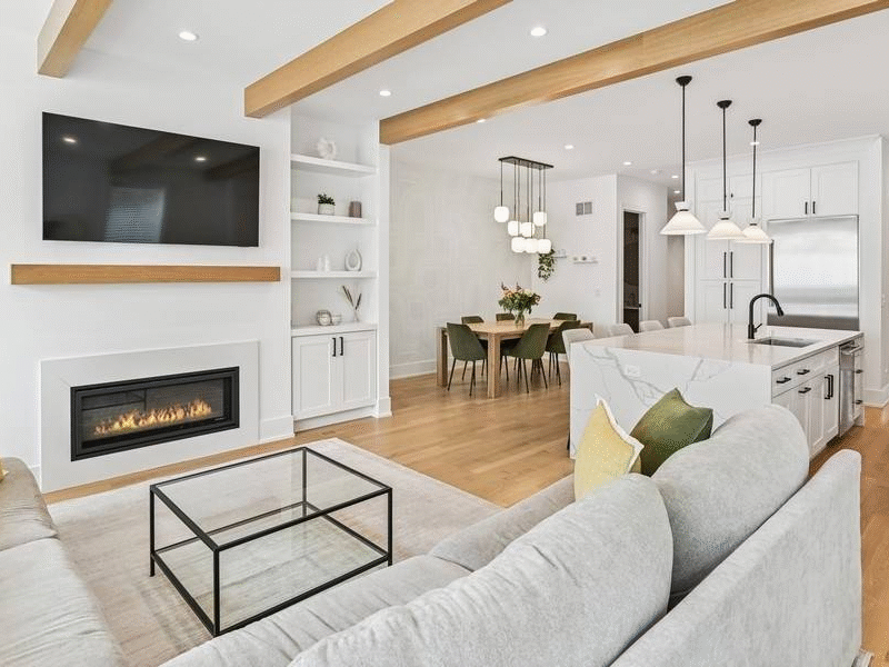 4 Beds 4 / 1 Baths