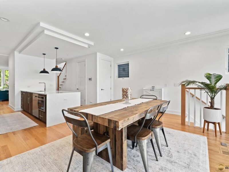 3 Beds 3 / 1 Baths