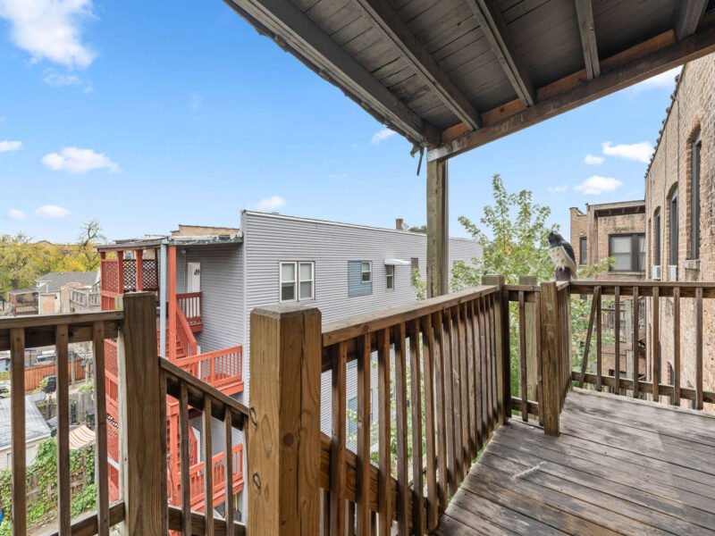 2 Beds 1 Baths