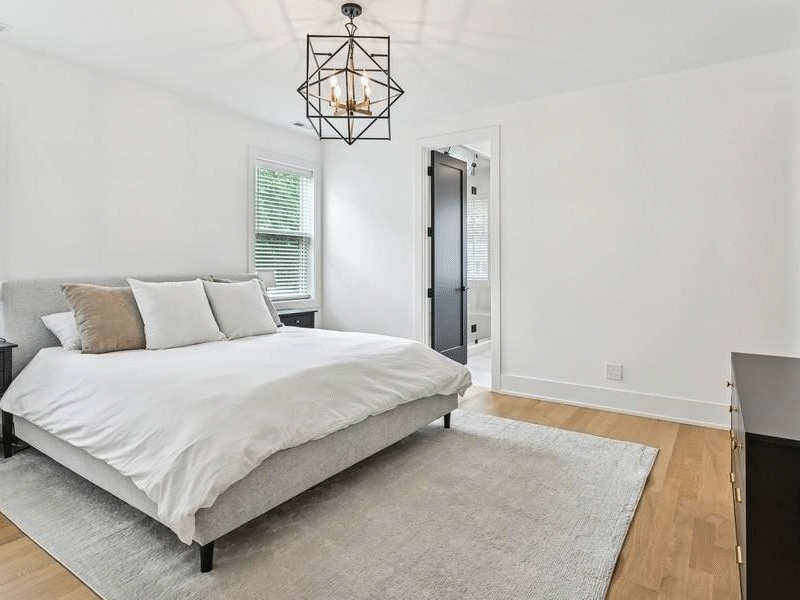 4 Beds 4 / 1 Baths