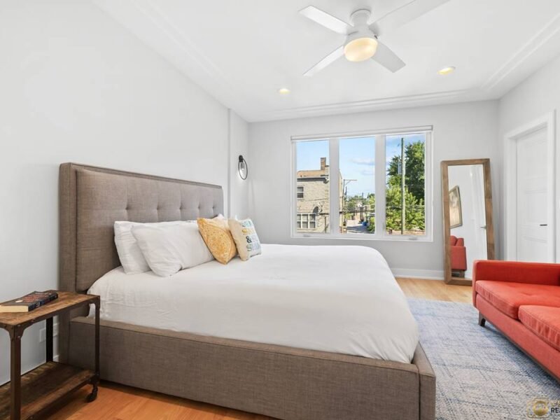 3 Beds 3 / 1 Baths