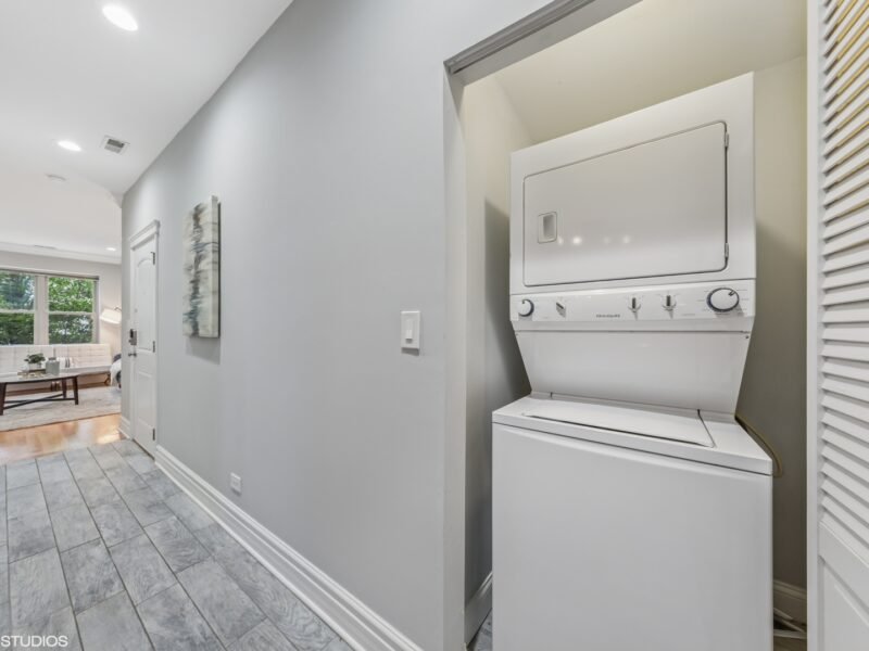2 Beds 1 Baths