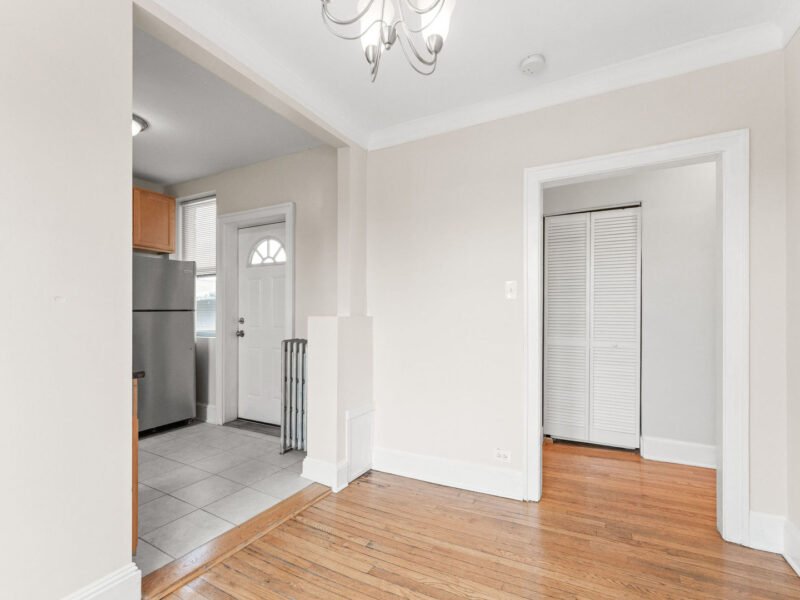 2 Beds 1 Baths