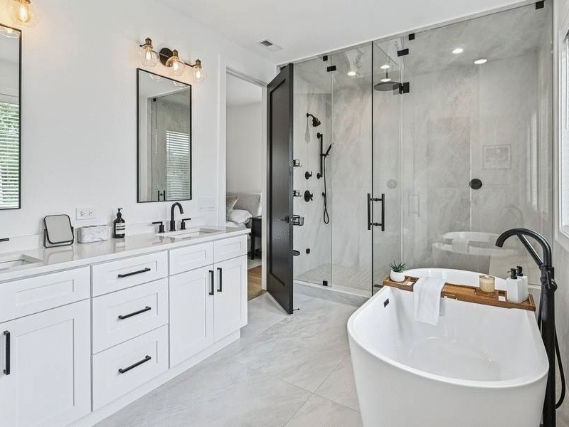 4 Beds 4 / 1 Baths