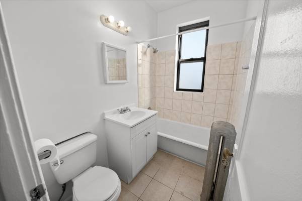 Large Studio Apt!