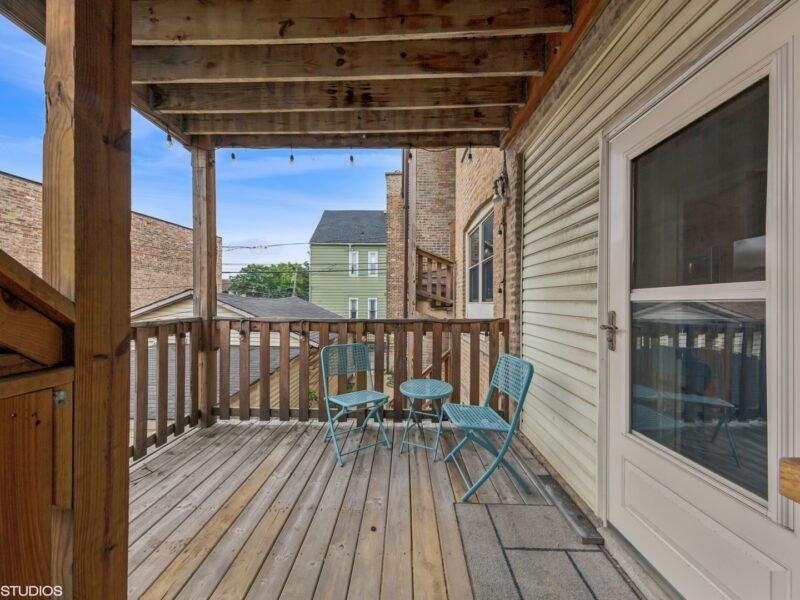 2 Beds 1 Baths