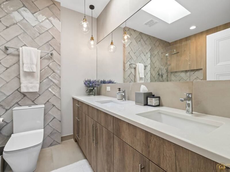 3 Beds 3 / 1 Baths