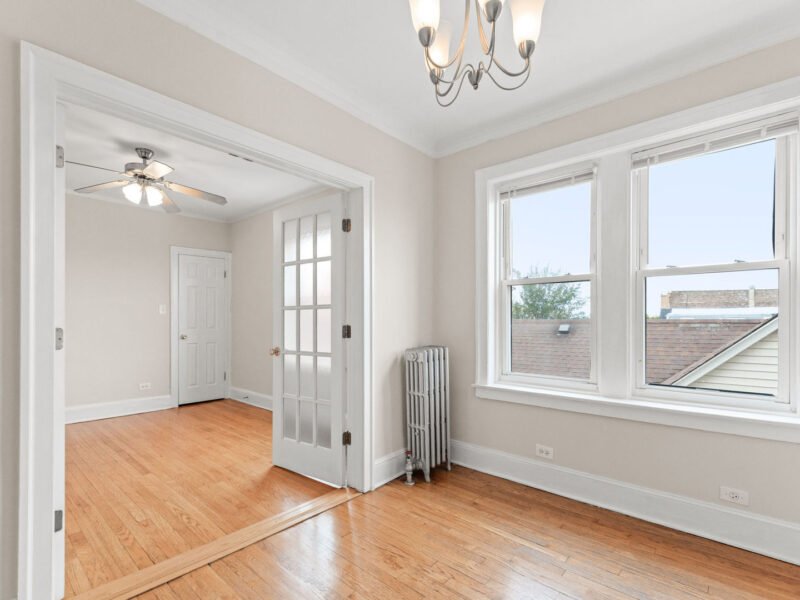 2 Beds 1 Baths